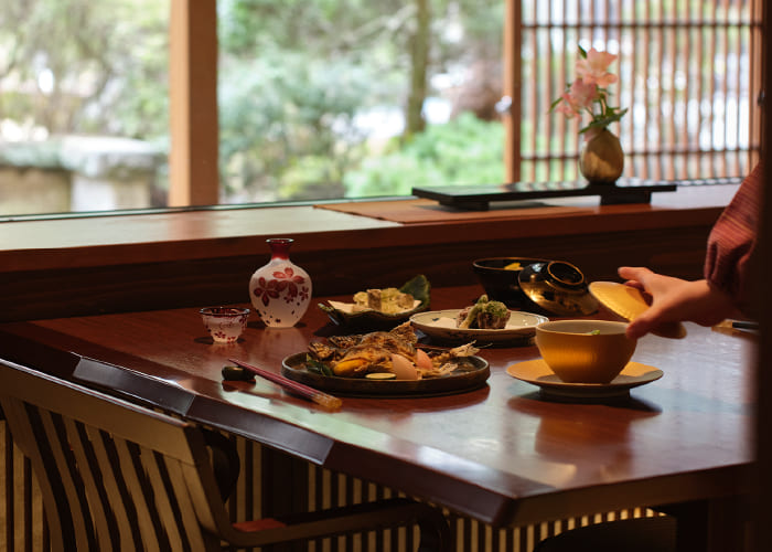 個室会食処「蔵膳」