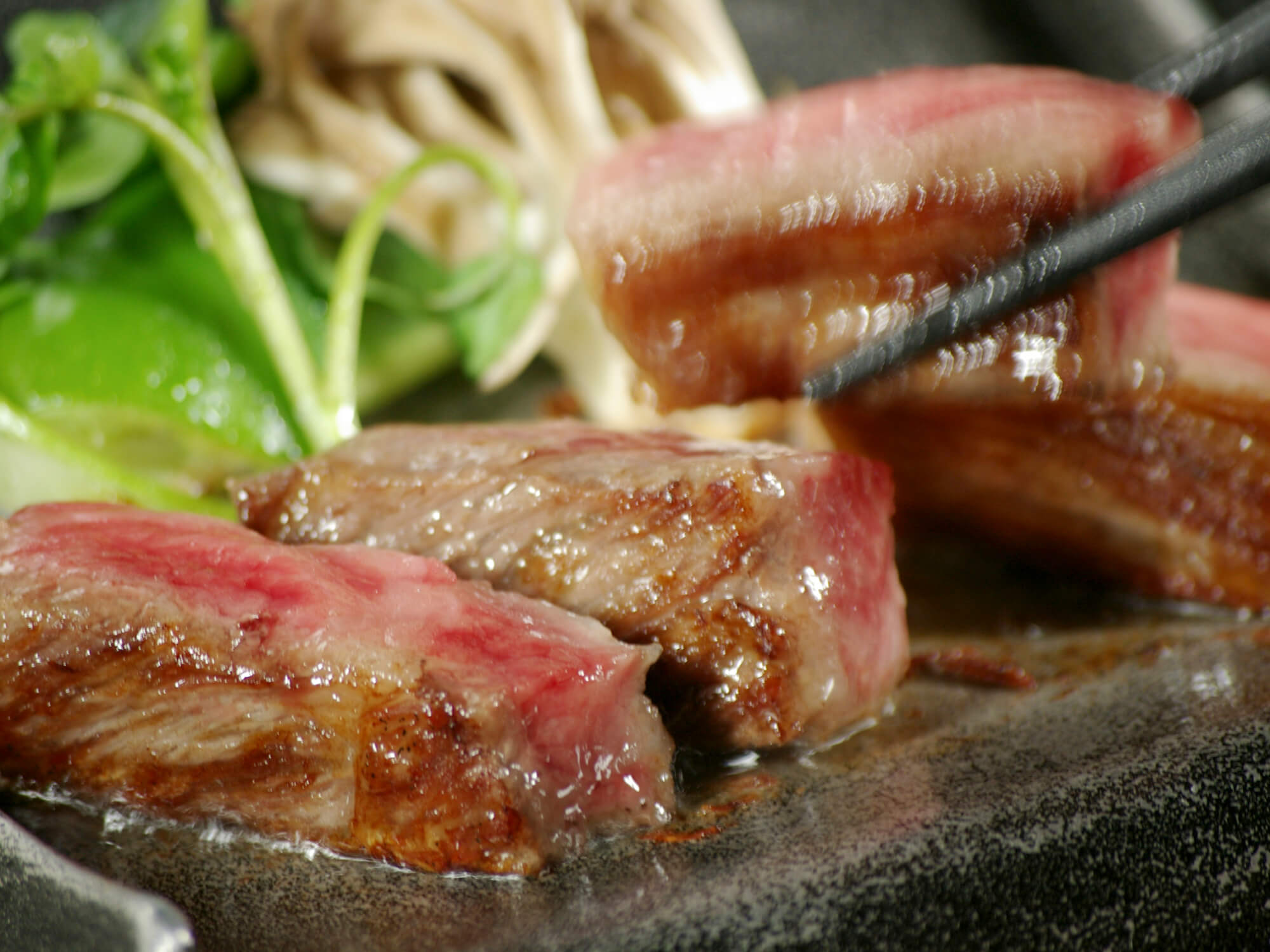 【夕食は個室！山形牛＆米沢牛ステーキで食べ比べ】豪快に肉料理を楽しみたい方へ♪